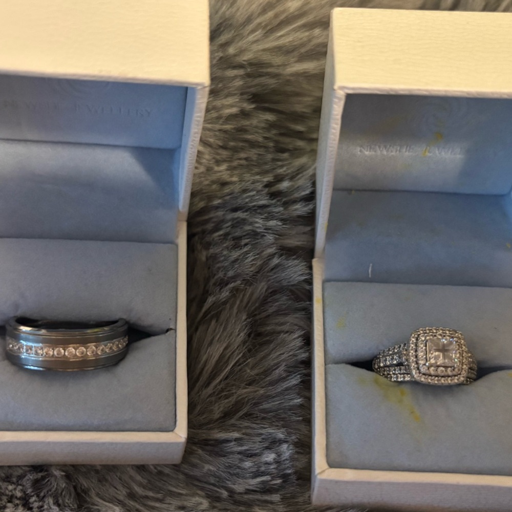 Set of his & hers wedding rings. Size 9 & 6.